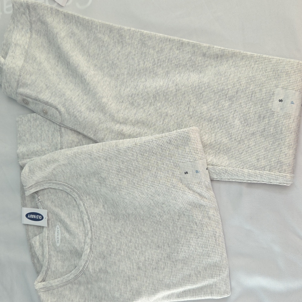 Old Navy Light Gray Thermal Pajama Set